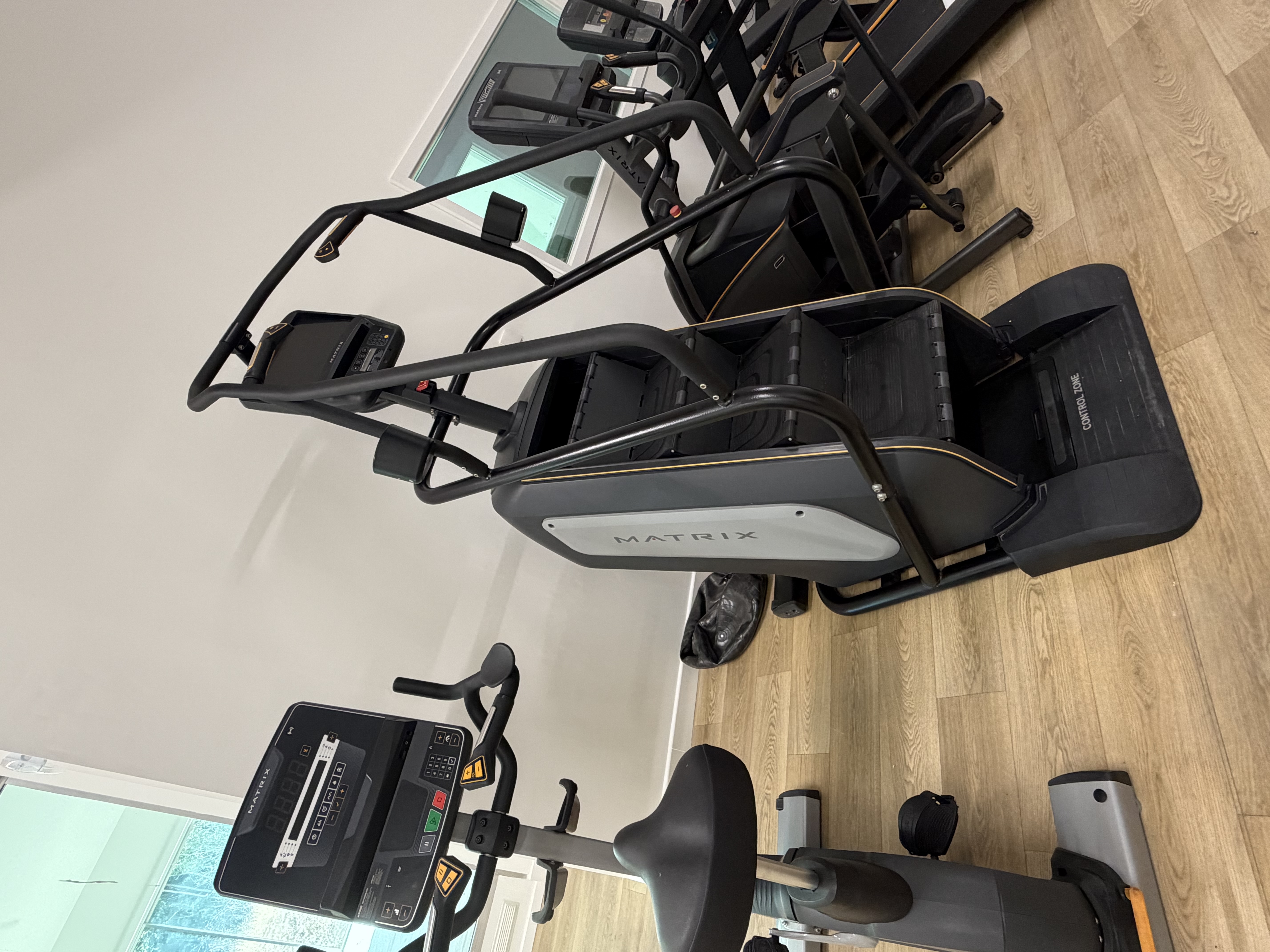 Used Matrix Fitness HURESAC-7XIRF-03-C Stairclimbers — photo 3