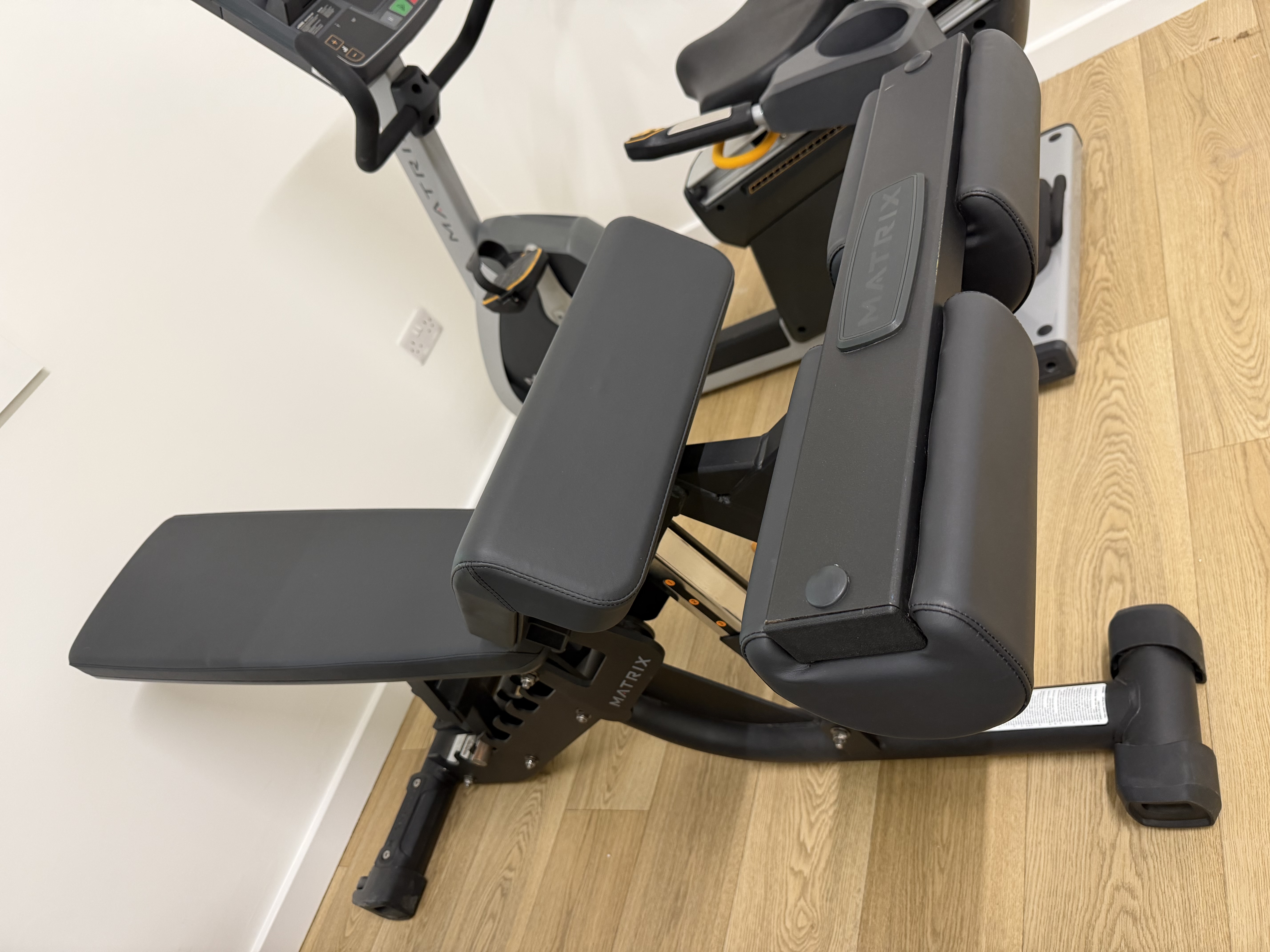 Used Matrix Fitness MG-A86-05 Bench — photo 2