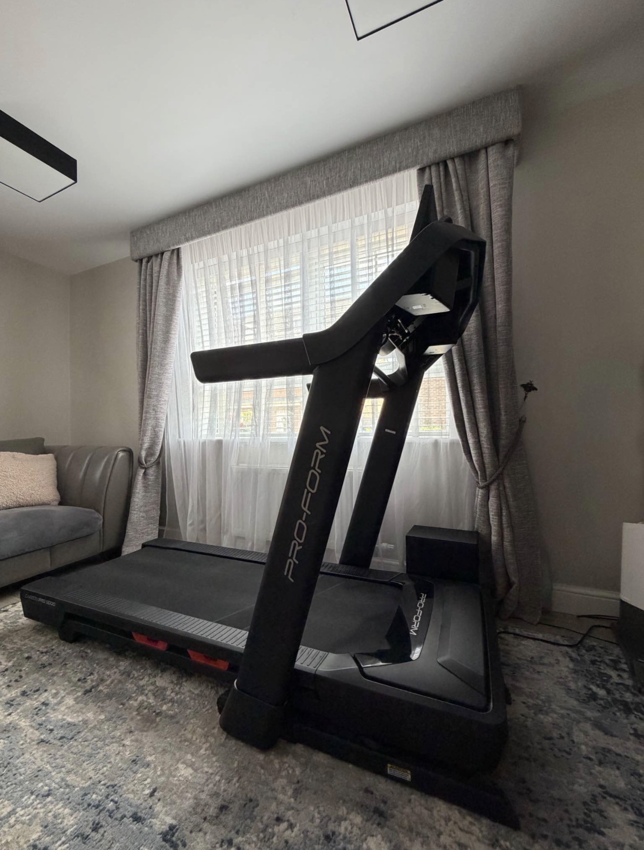 Used ProForm Preform Carbon Pro 9000 Treadmill — photo 2