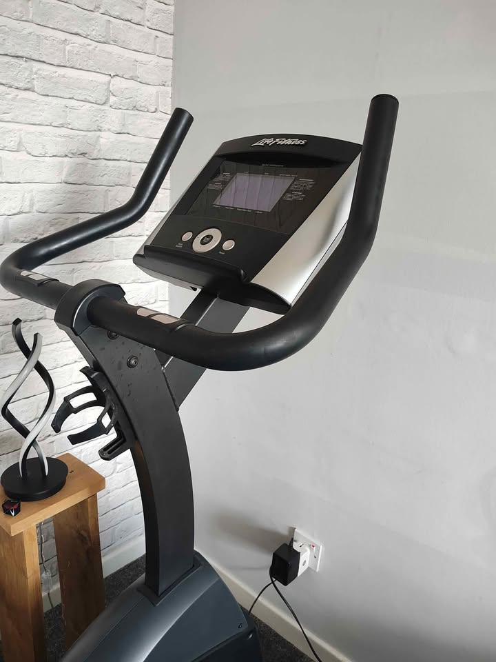 Used Life fitness C1 upright exercise bike Upright Bikes — photo 3