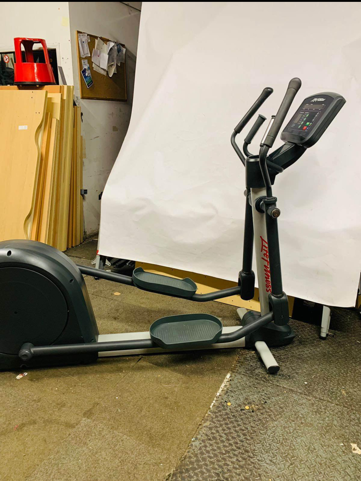 Used Life fitness commercial cross trainer Crosstrainers — photo 2