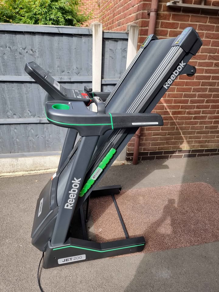 Used Reebok Fitness Reebok Jet 200 treadmill in good working condition — photo 4