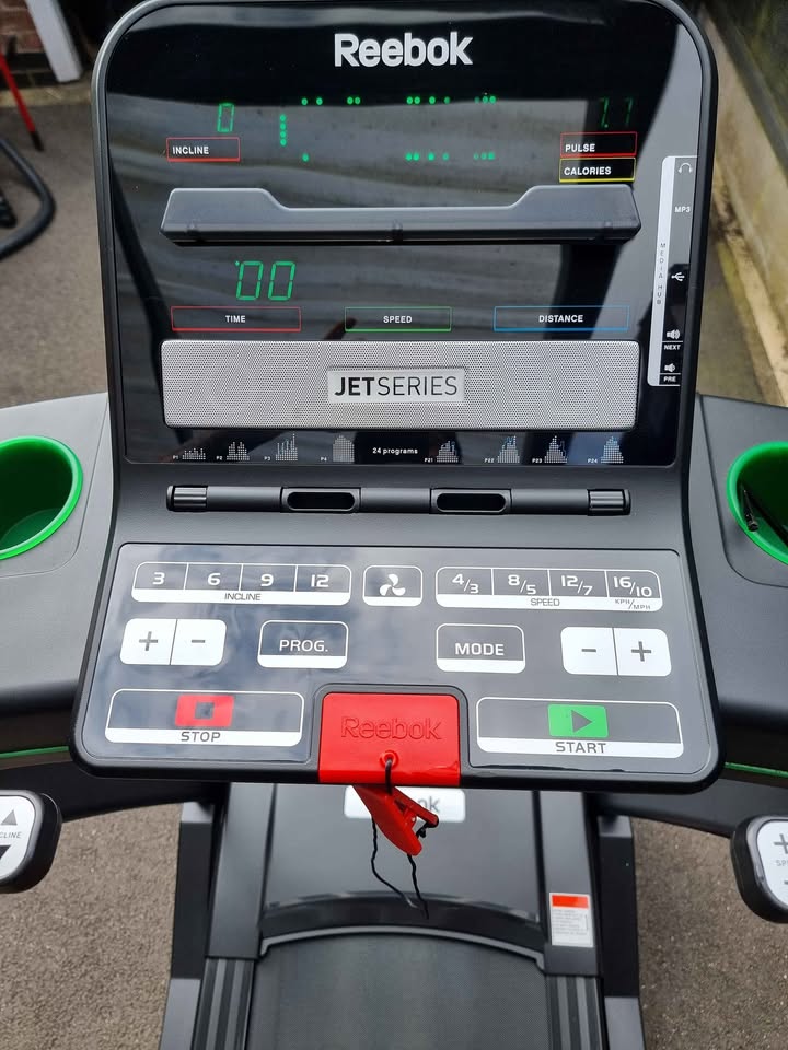 Used Reebok Fitness Reebok Jet 200 treadmill in good working condition — photo 3
