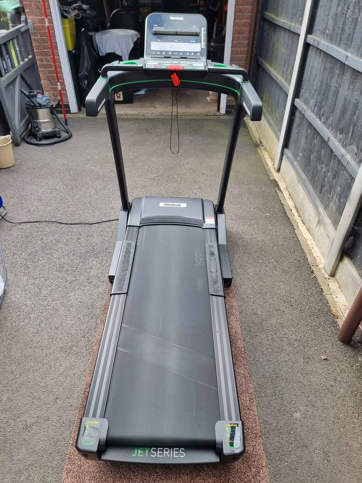 Used Reebok Fitness Reebok Jet 200 treadmill in good working condition — photo 2