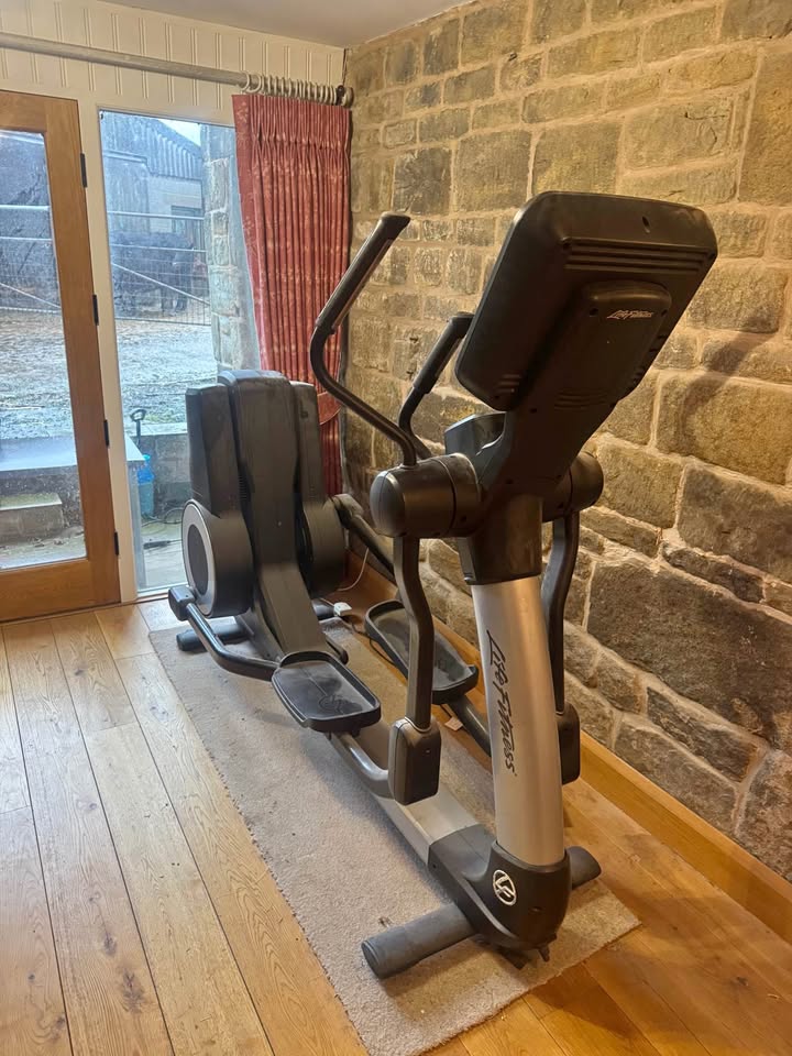 Used Life fitness cross trainer Crosstrainers — photo 2