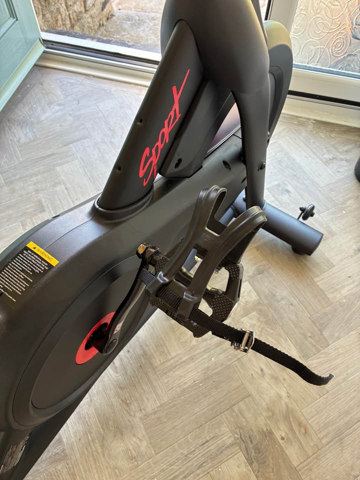 Used Echelon Connect Sport Smart Exercise Bike – Excellent Condition Spin Bikes — photo 3