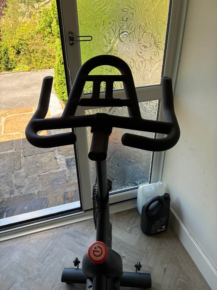 Used Echelon Connect Sport Smart Exercise Bike – Excellent Condition Spin Bikes — photo 4