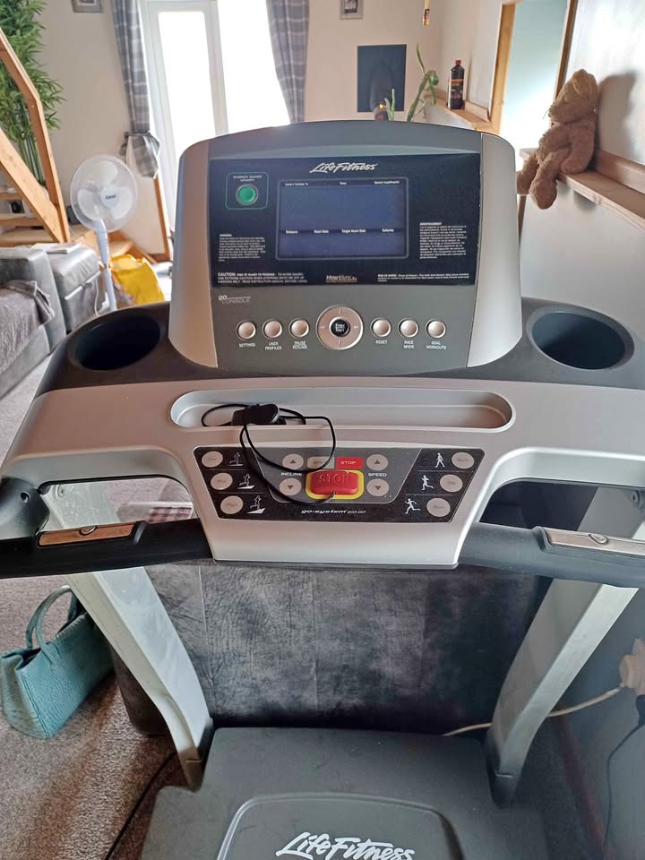 Used Life fitness F3 folding treadmill — photo 4