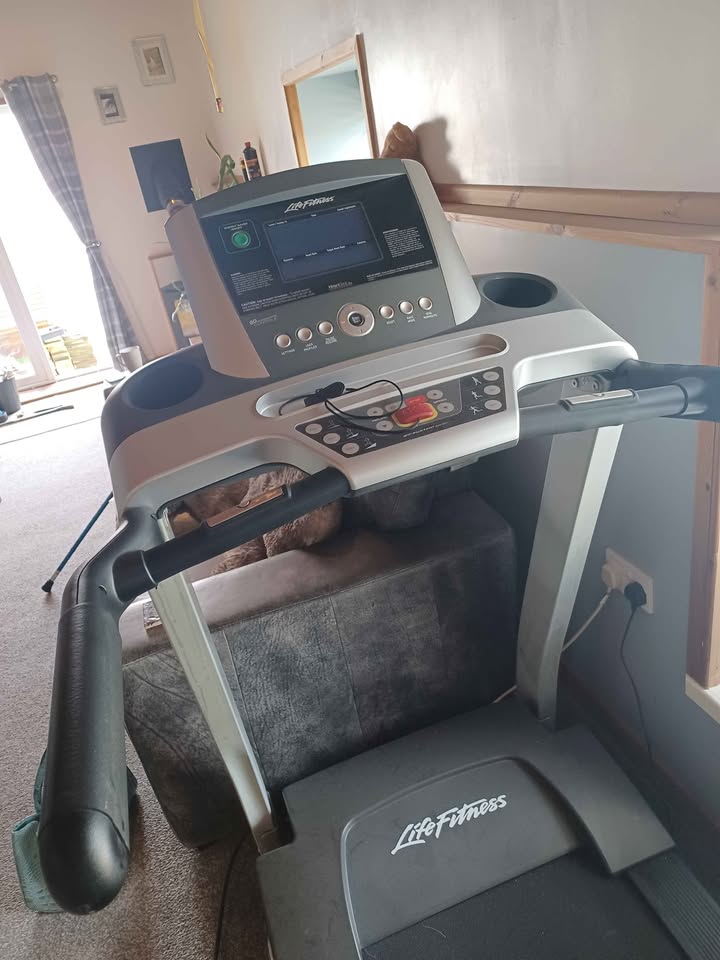Used Life fitness F3 folding treadmill — photo 3