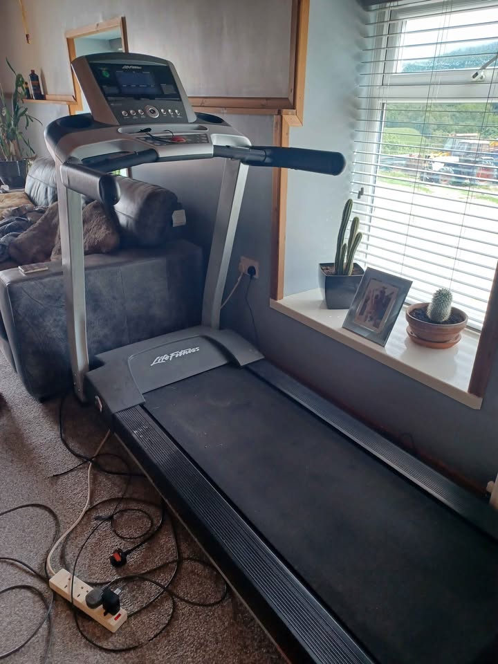 Used Life fitness F3 folding treadmill — photo 2