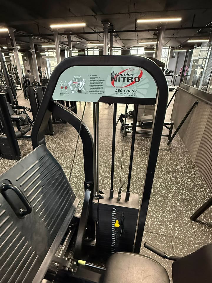 Used Nautilus nitro leg press Pin Loaded Machine — photo 2