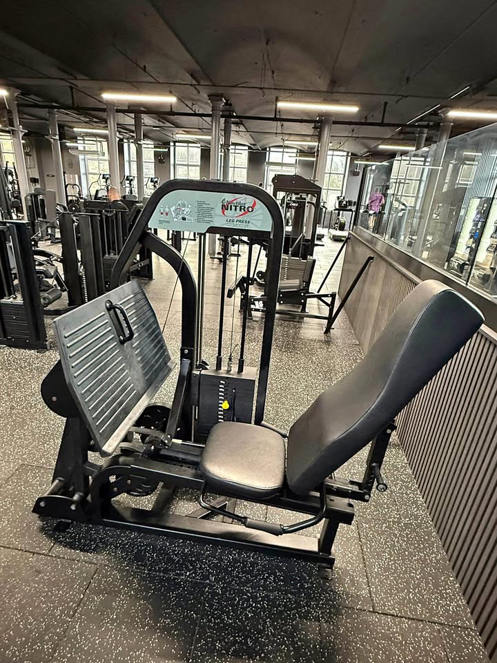 Used Nautilus nitro leg press Pin Loaded Machine — photo 3