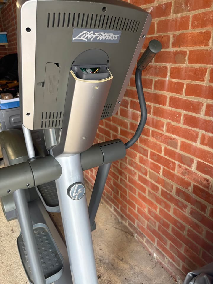 Used Life Fitness Gym Cross trainer Crosstrainers — photo 2