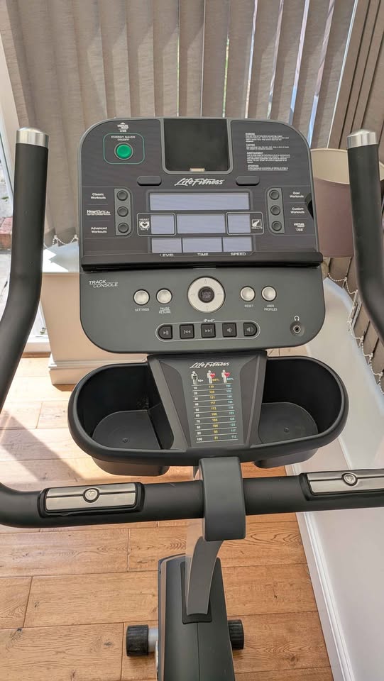 Used Life fitness lifecycle c3 Upright Bikes — photo 2
