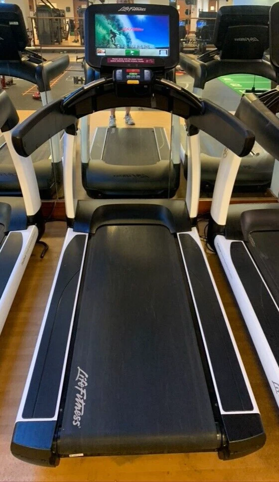 Used Life Fitness Treadmill with SE Console, good condition — photo 2