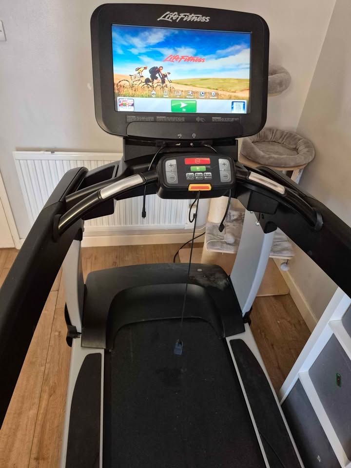 Used Life Fitness 95T treadmill from the Elevation Series, featuring a Discover SE3 console. — photo 4