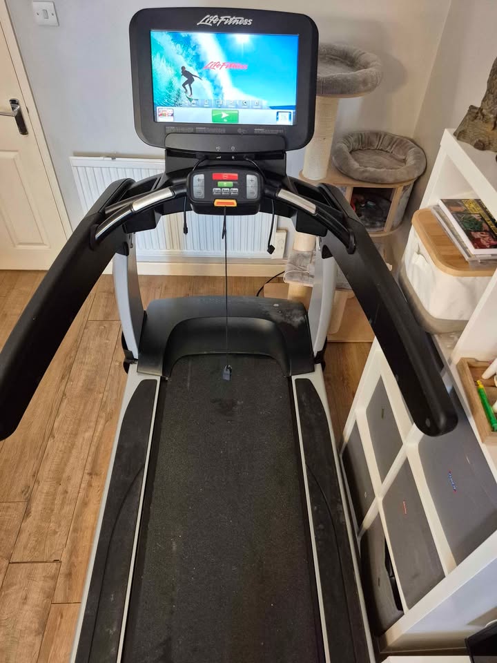 Used Life Fitness 95T treadmill from the Elevation Series, featuring a Discover SE3 console. — photo 3