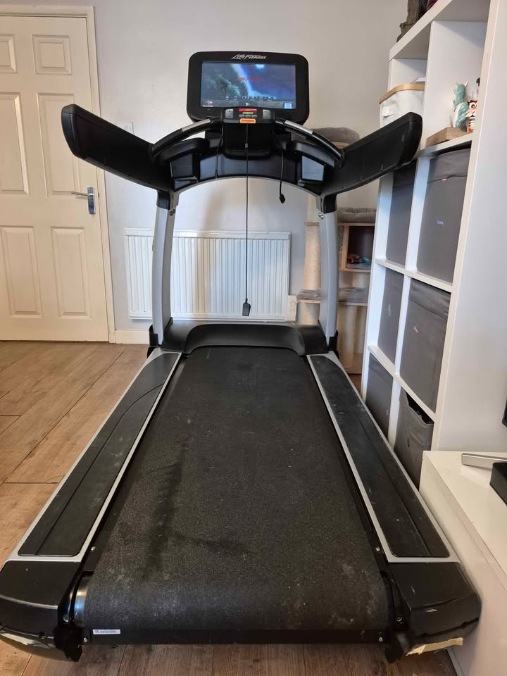 Used Life Fitness 95T treadmill from the Elevation Series, featuring a Discover SE3 console. — photo 2
