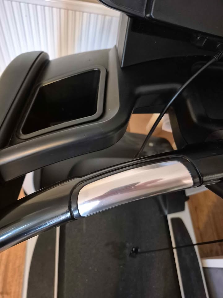 Used Life Fitness 95T treadmill from the Elevation Series, featuring a Discover SE3 console. — photo 6