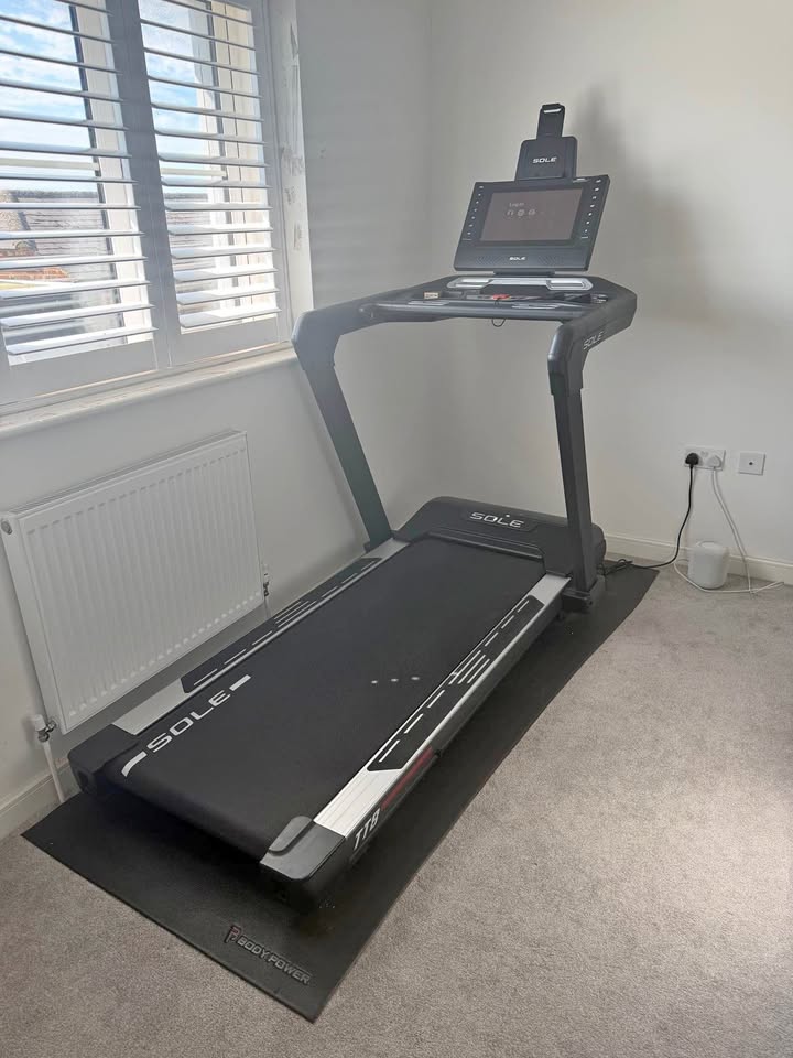 Used Sole Fitness SOLE TT8 Treadmill – Latest Touchscreen Model – Light Commercial – RRP £3,999 — photo 7