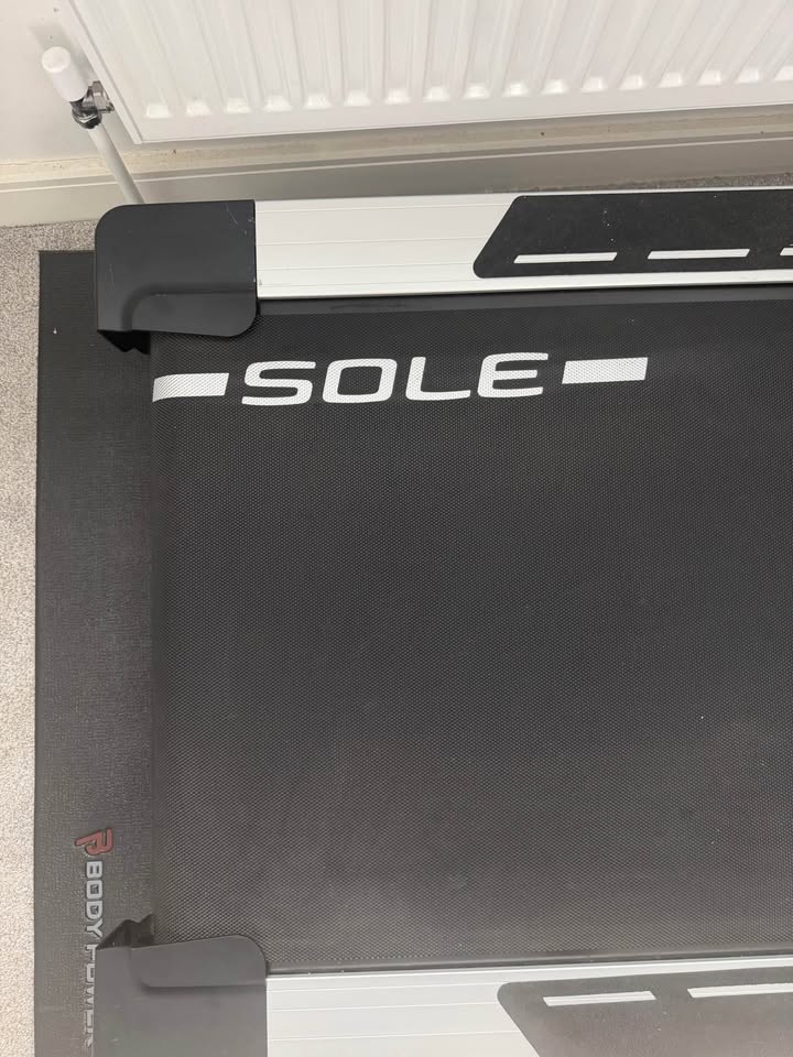 Used Sole Fitness SOLE TT8 Treadmill – Latest Touchscreen Model – Light Commercial – RRP £3,999 — photo 4