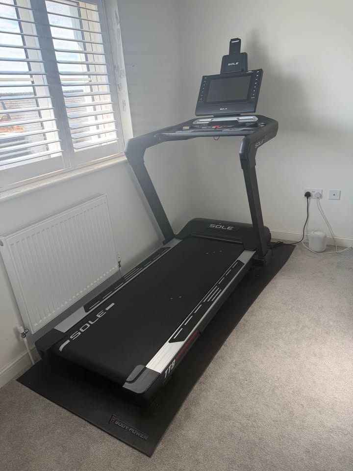 Used Sole Fitness SOLE TT8 Treadmill – Latest Touchscreen Model – Light Commercial – RRP £3,999 — photo 3