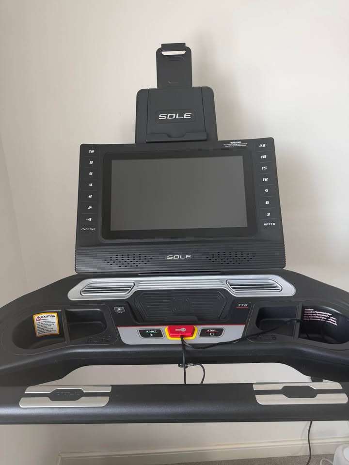 Used Sole Fitness SOLE TT8 Treadmill – Latest Touchscreen Model – Light Commercial – RRP £3,999 — photo 5
