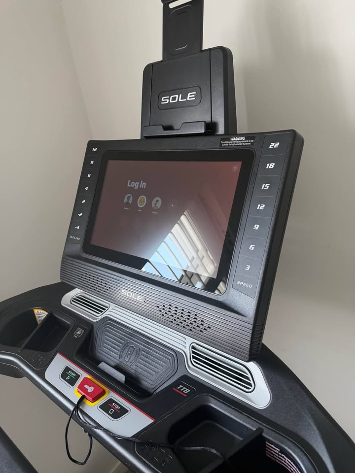 Used Sole Fitness SOLE TT8 Treadmill – Latest Touchscreen Model – Light Commercial – RRP £3,999 — photo 2