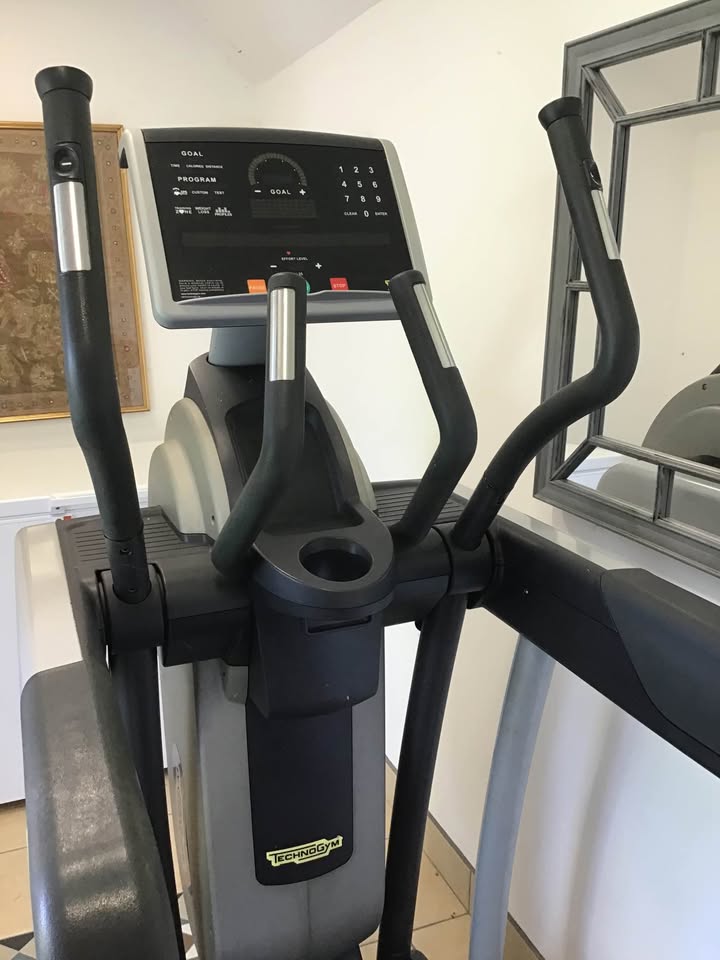 Used Technogym Vario cross trainer Crosstrainers — photo 2