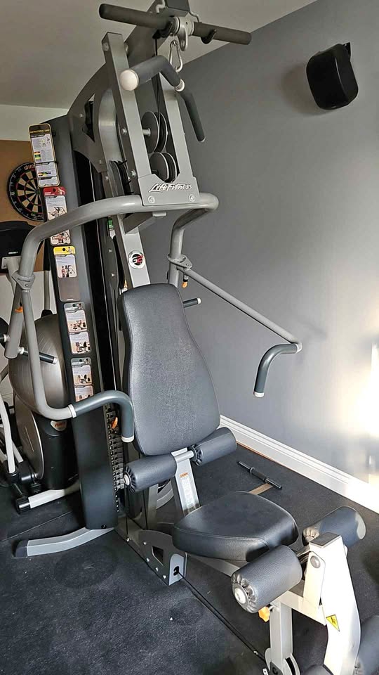 Life Fitness Lifefitness G2 Multigym, lightly used, buyer to collect and dismantle. Pin Loaded Machine — photo 2