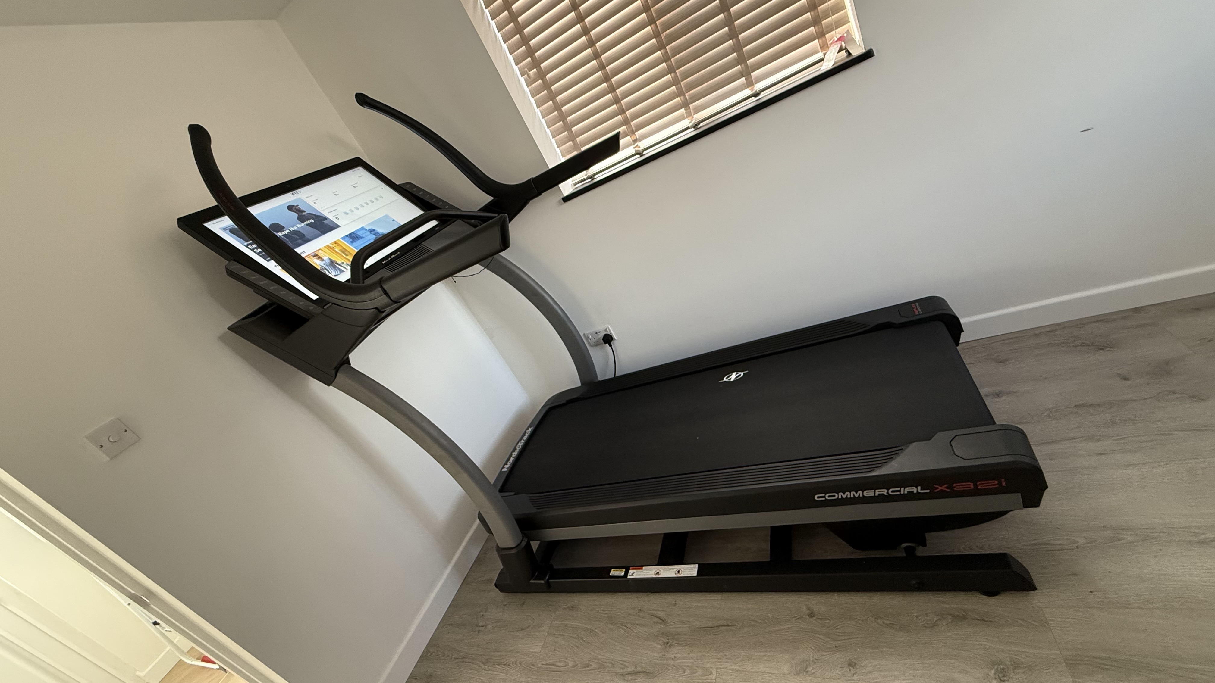 Used NordicTrack Commercial x32i Treadmill — photo 8