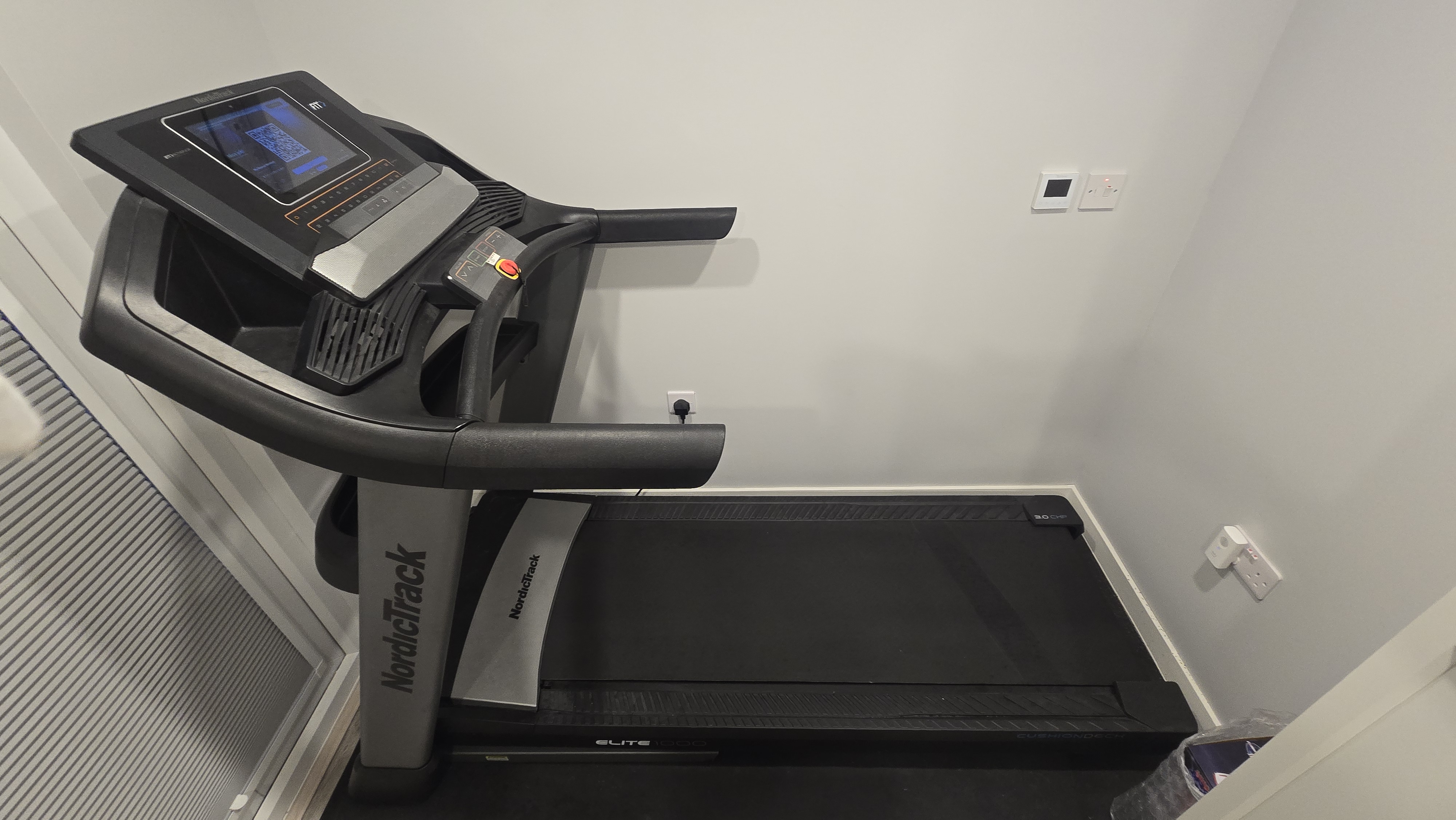 Used NordicTrack Elite 1000 Treadmill — photo 2