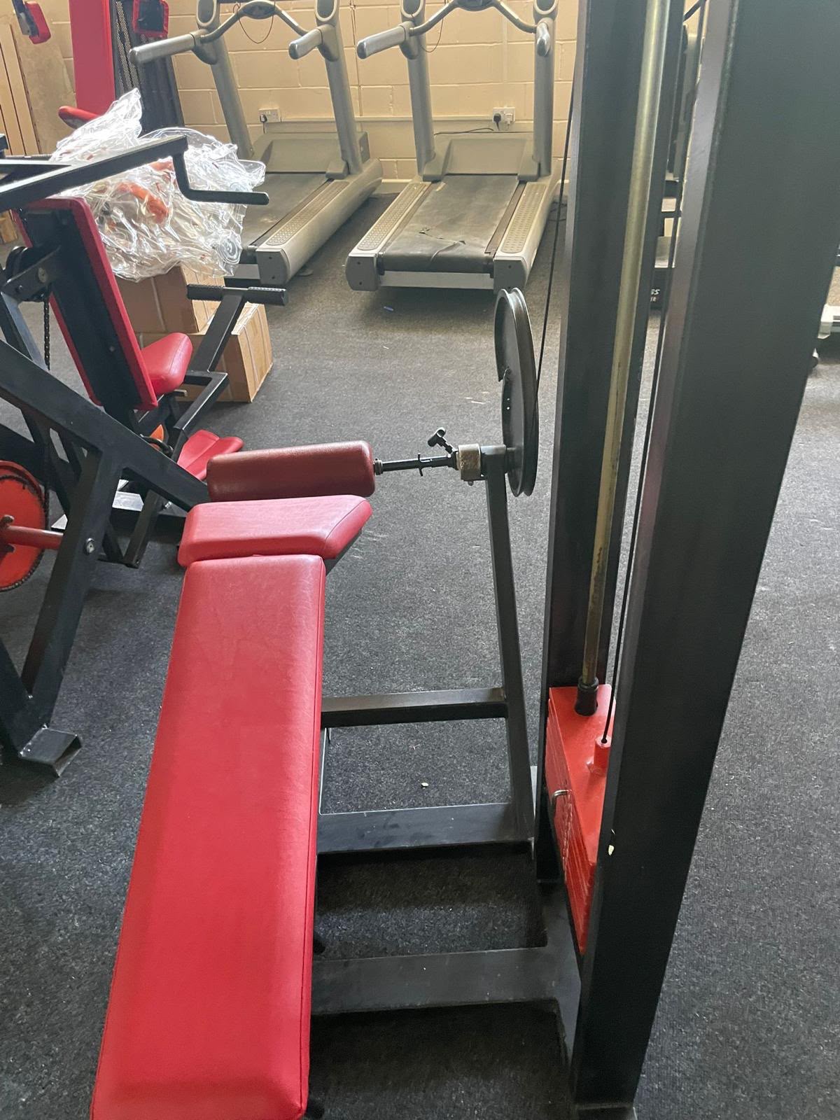Used 3 old school weighted machines solid and vintage! Also Hampton dumbbells old school, Over 300kg in weight plates etc. Plate Loaded Machine — photo 5