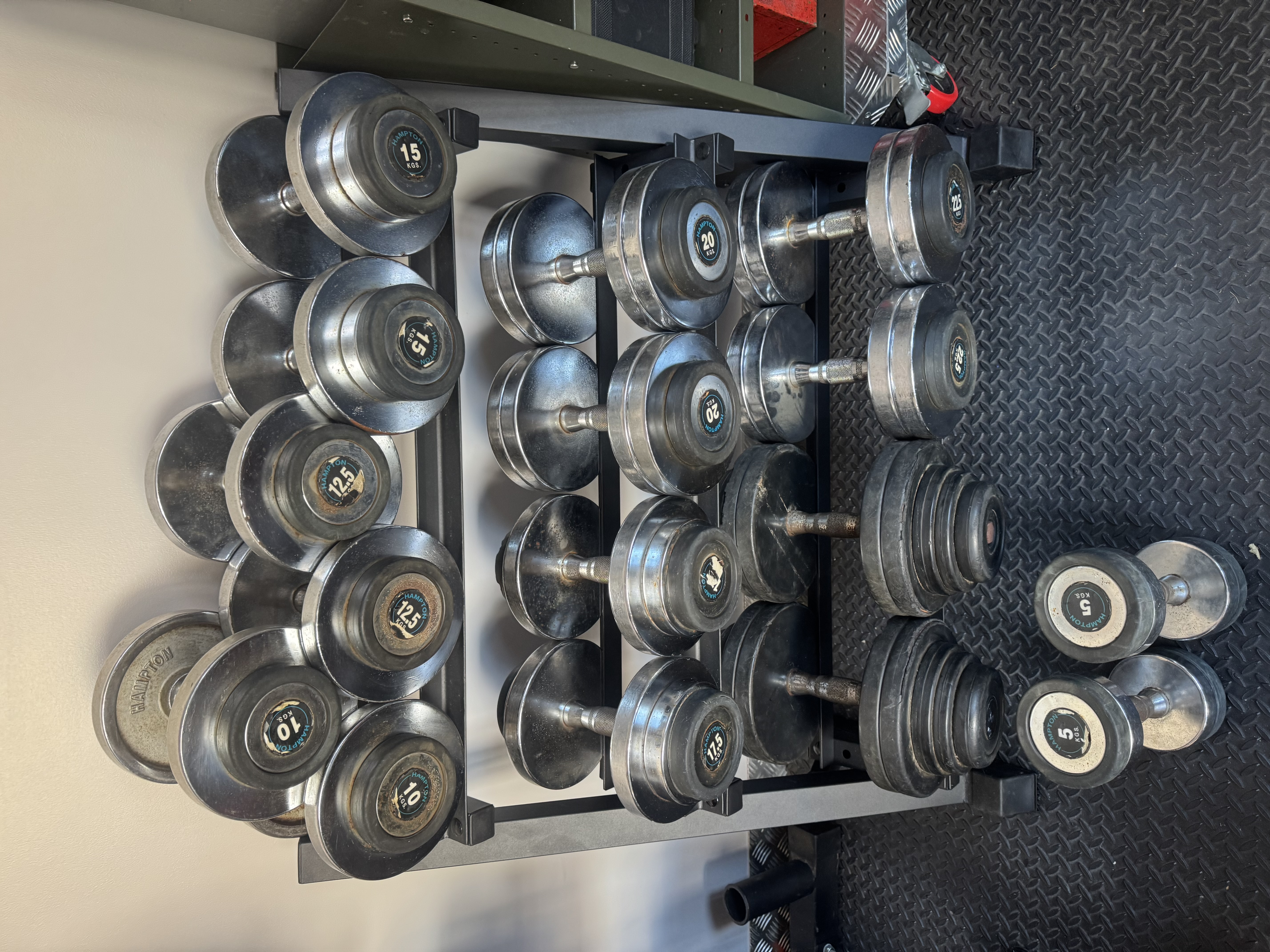 Used 3 old school weighted machines solid and vintage! Also Hampton dumbbells old school, Over 300kg in weight plates etc. Plate Loaded Machine — photo 3