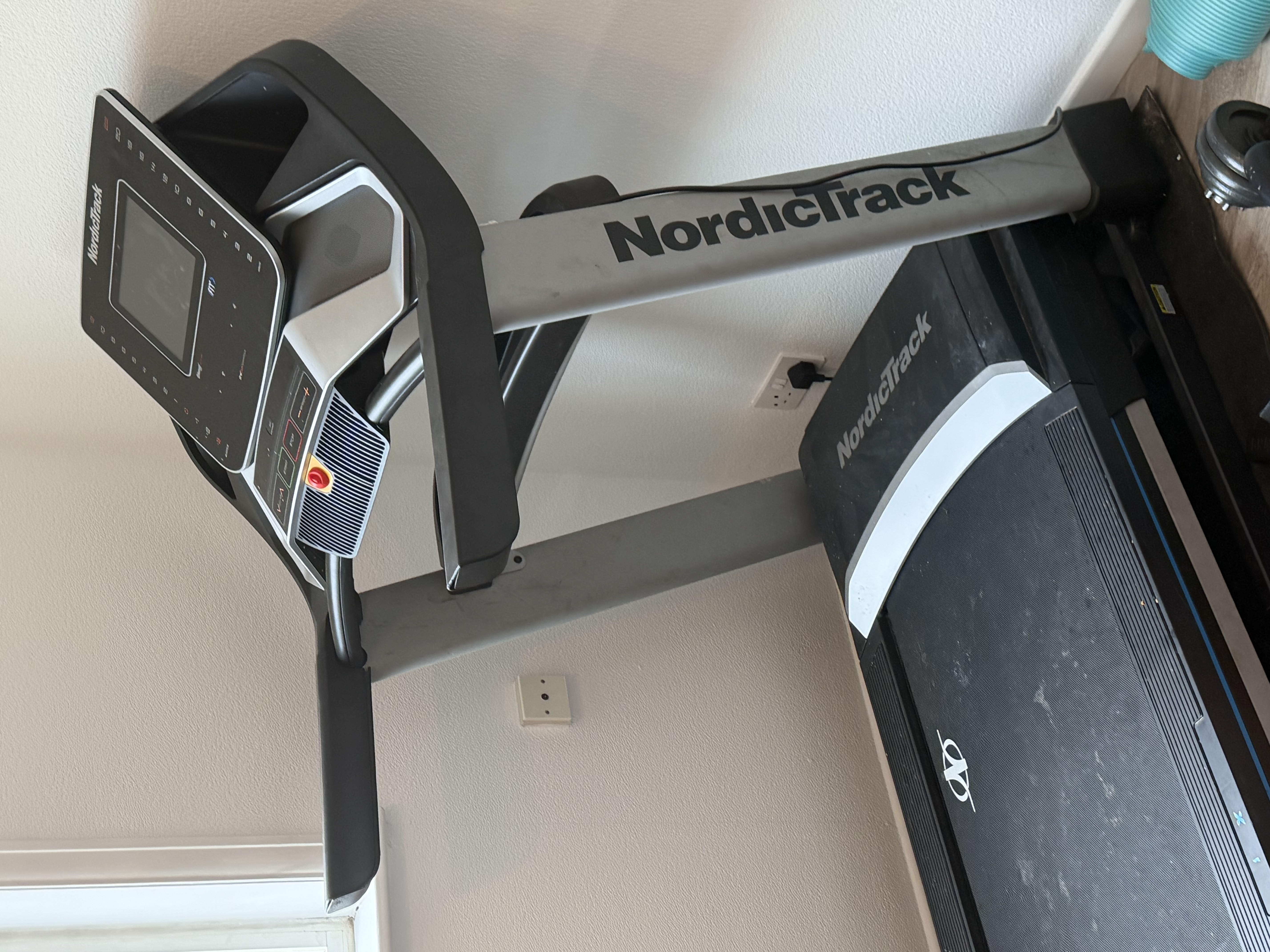 Used NordicTrack Exp10i Treadmill — photo 2