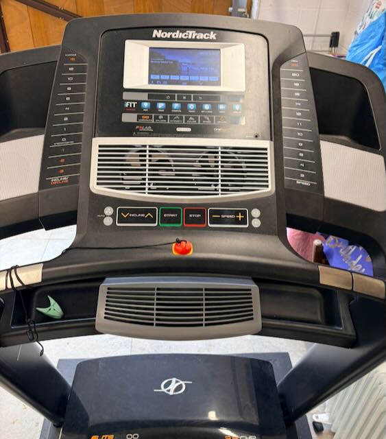 Used NordicTrack Elite 2500 Treadmill — photo 2