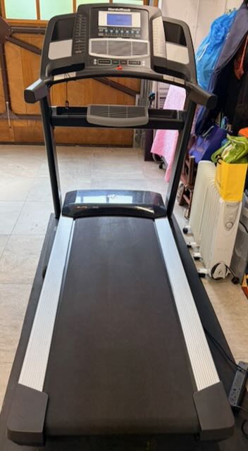 Used NordicTrack Elite 2500 Treadmill — photo 5